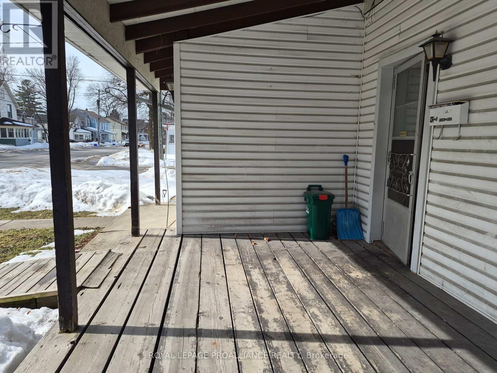 2 - 82 PEARL STREET W