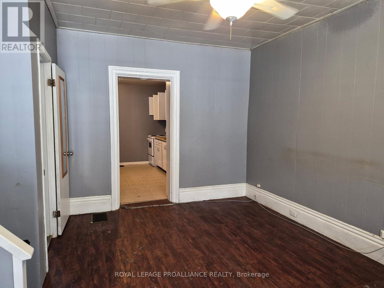 2 - 82 PEARL STREET W