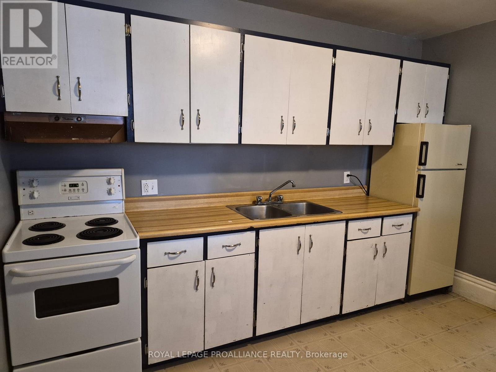 2 - 82 PEARL STREET W