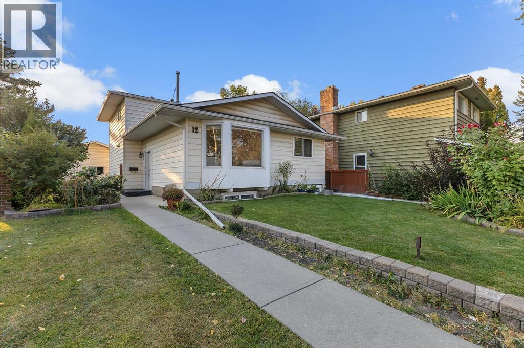 12 Templehill Bay NE