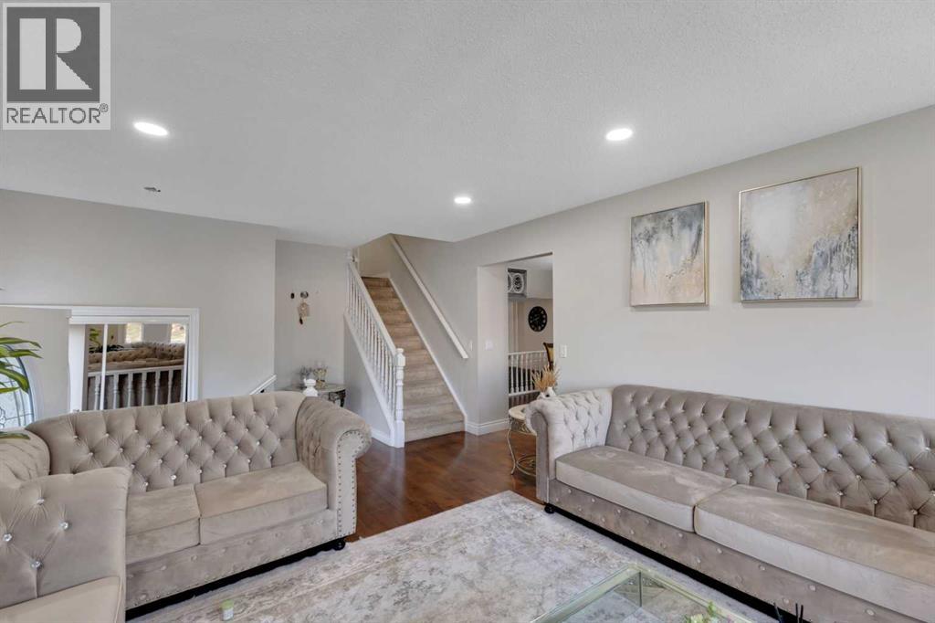 12 Templehill Bay NE