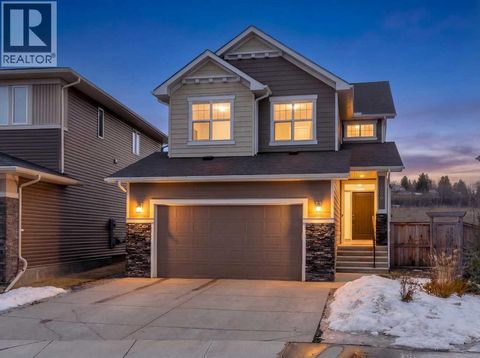 126 Crestridge View SW Calgary AB T3B1G8