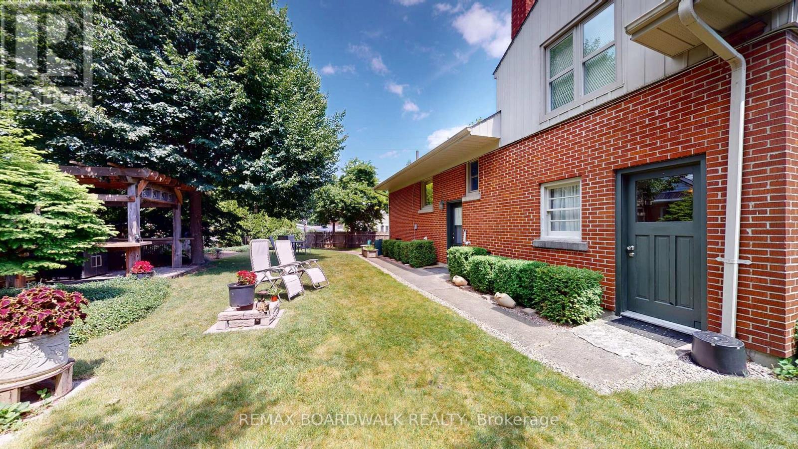 148 JAMES STREET E