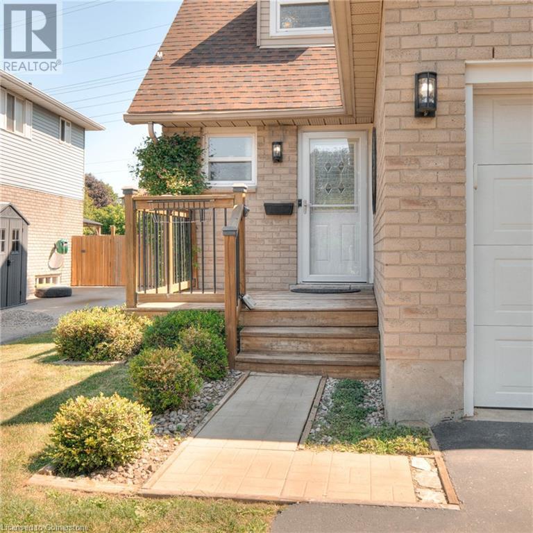 85 GLENBROOK Crescent