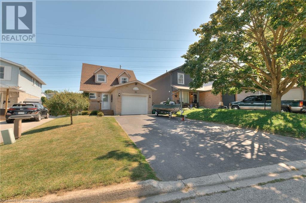 85 GLENBROOK Crescent