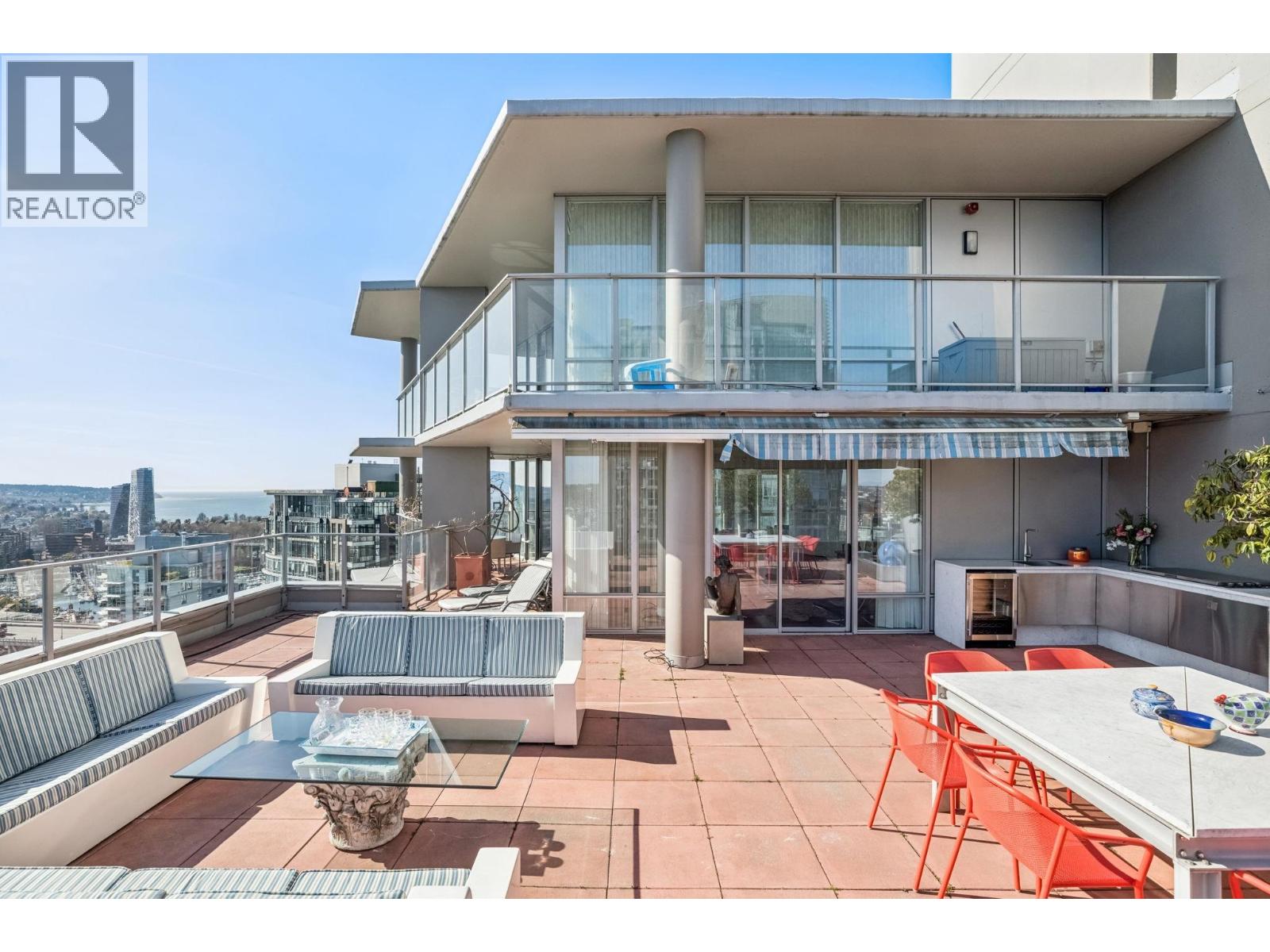 3701 1438 RICHARDS STREET