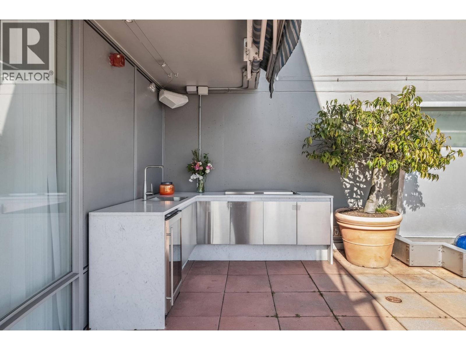 3701 1438 RICHARDS STREET