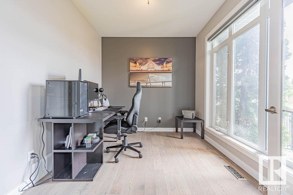 11564 15 AV NW