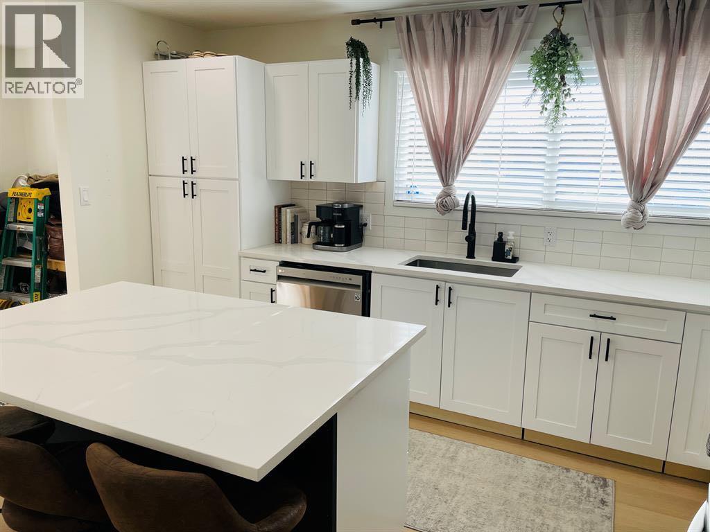 1146 Lakeway Boulevard S