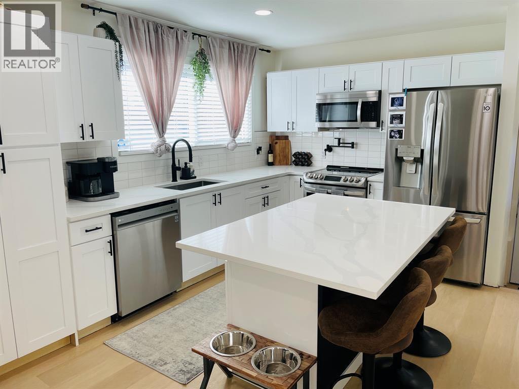 1146 Lakeway Boulevard S