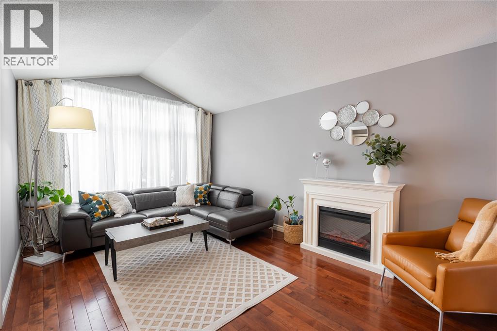 3024 Maidstone CRESCENT