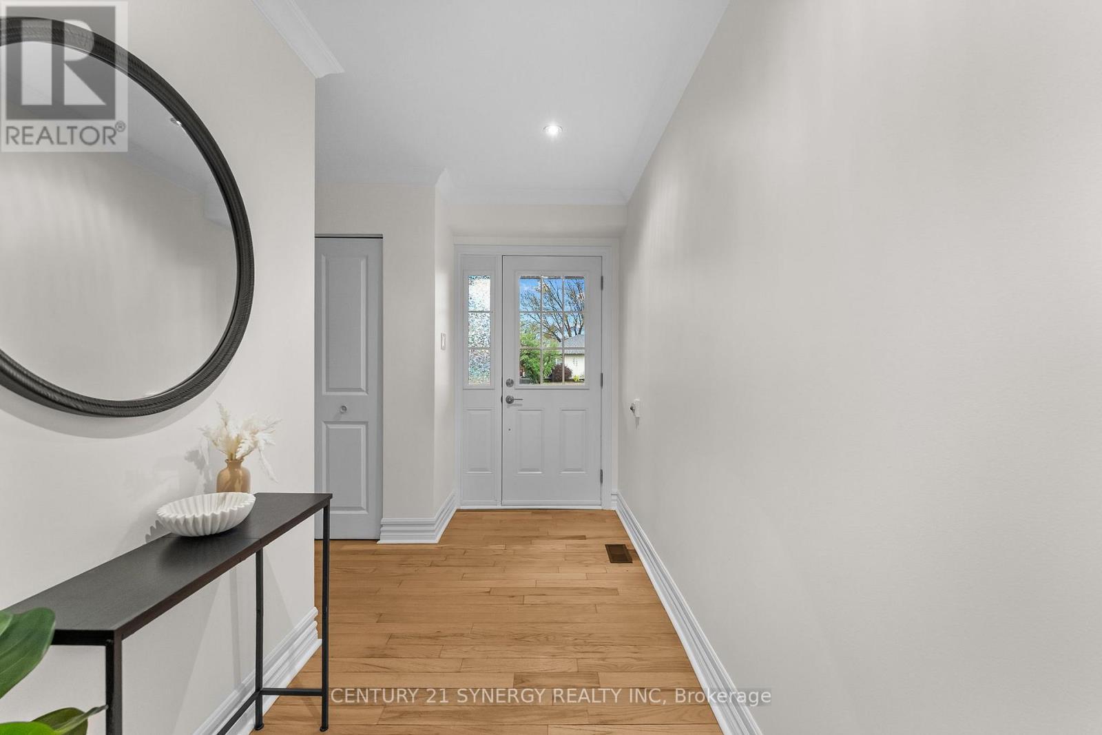 22 - 1536 QUEENSDALE AVENUE
