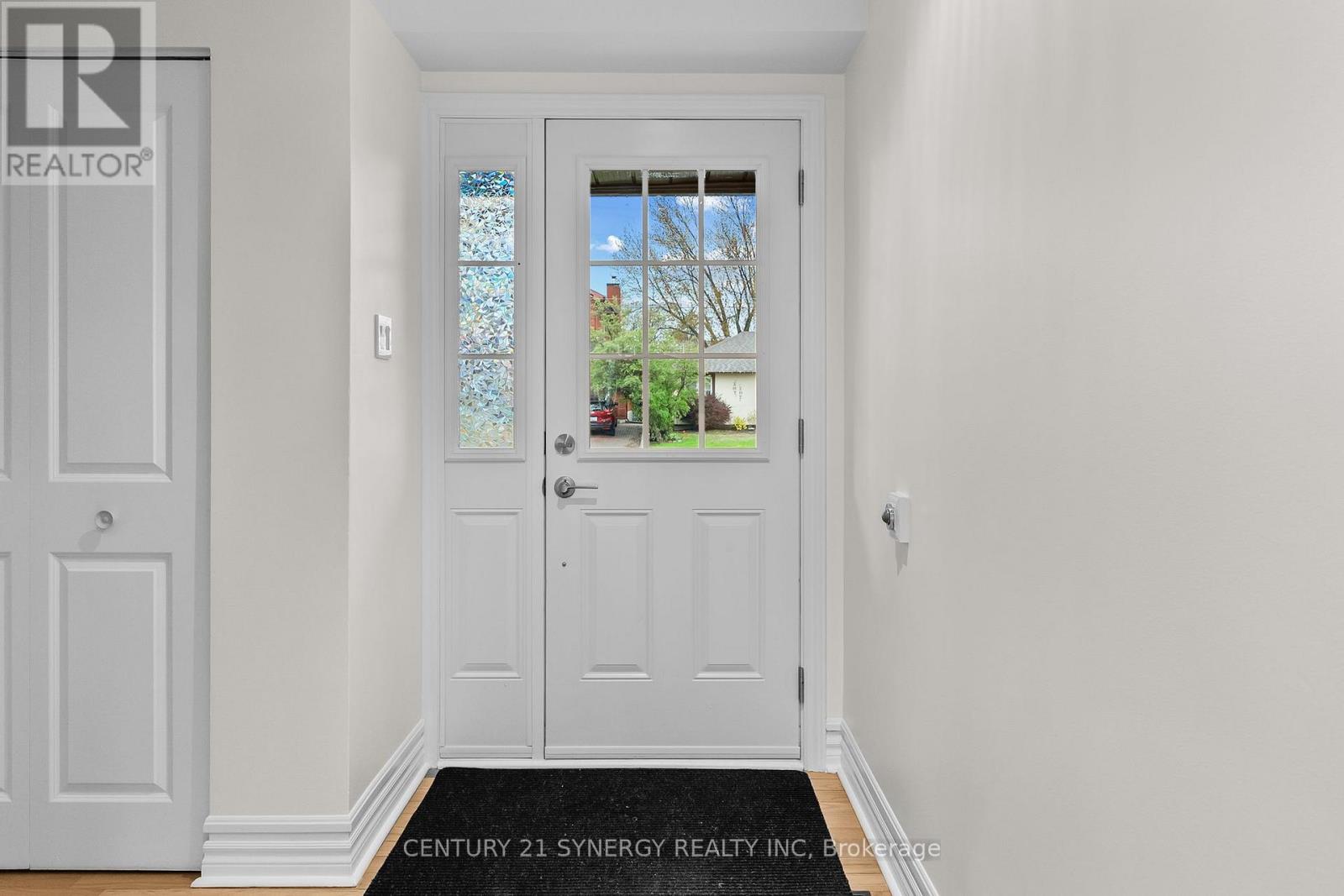 22 - 1536 QUEENSDALE AVENUE