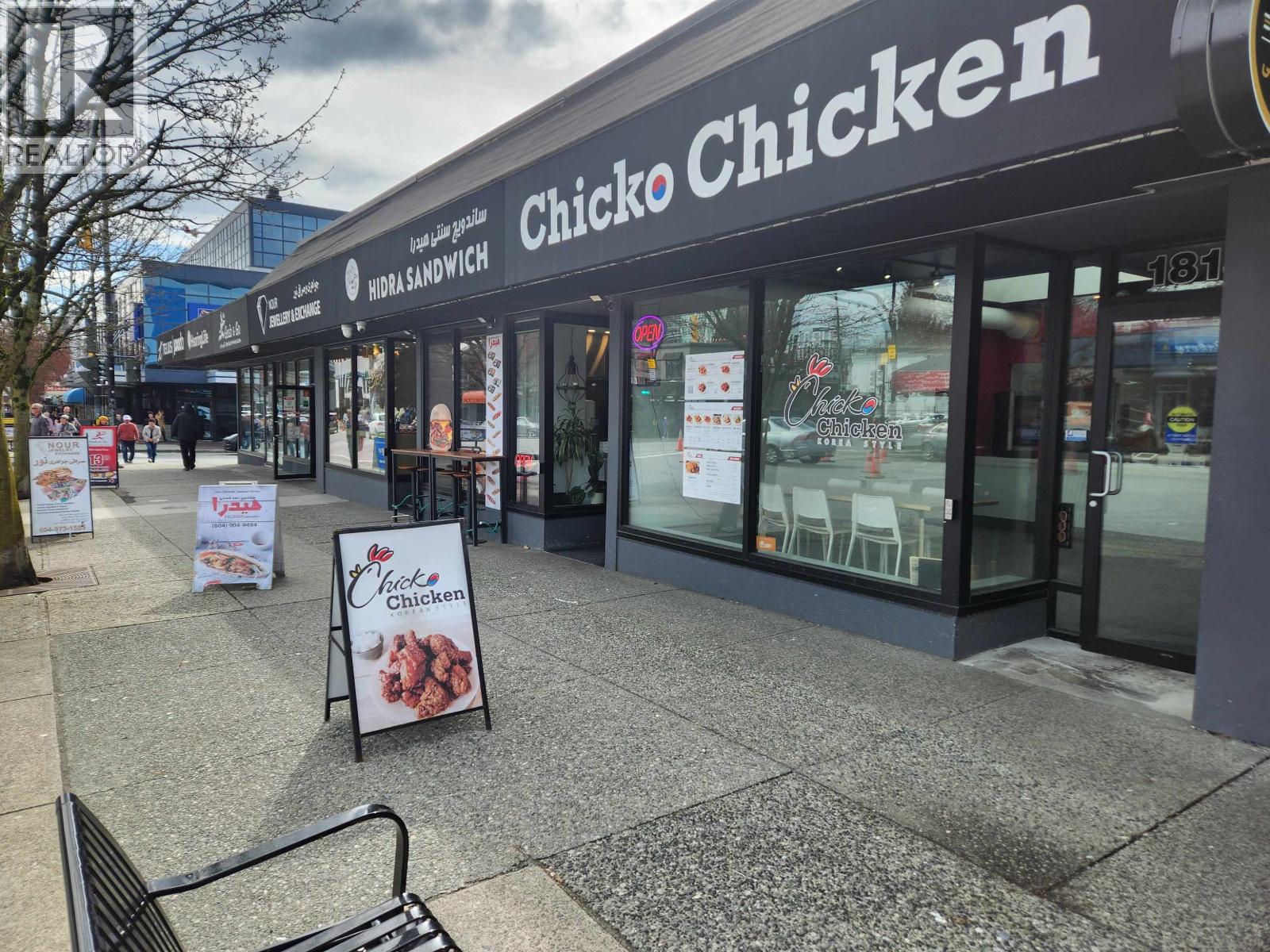 1813 LONSDALE AVENUE