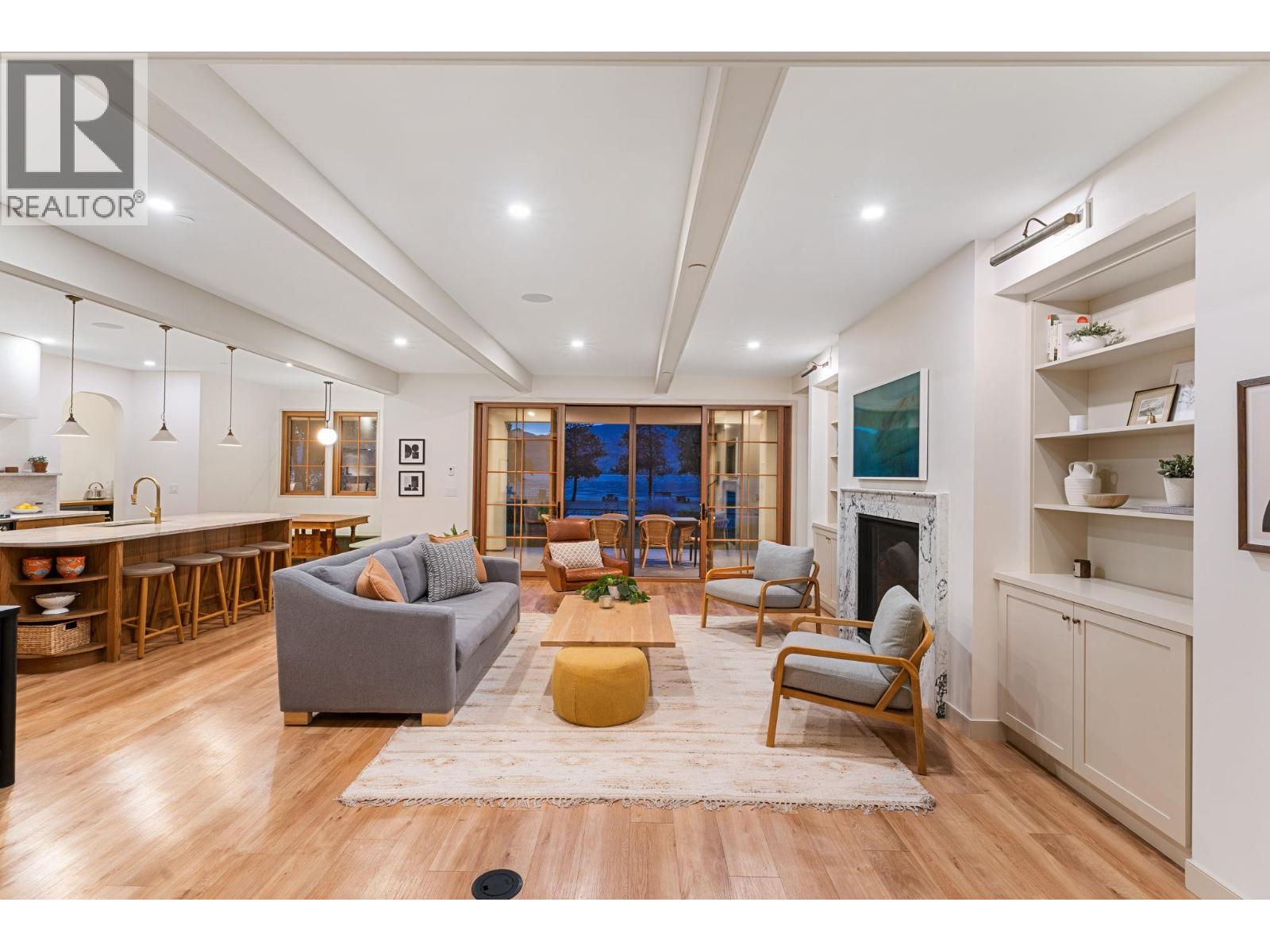 886 Lighthouse Landing