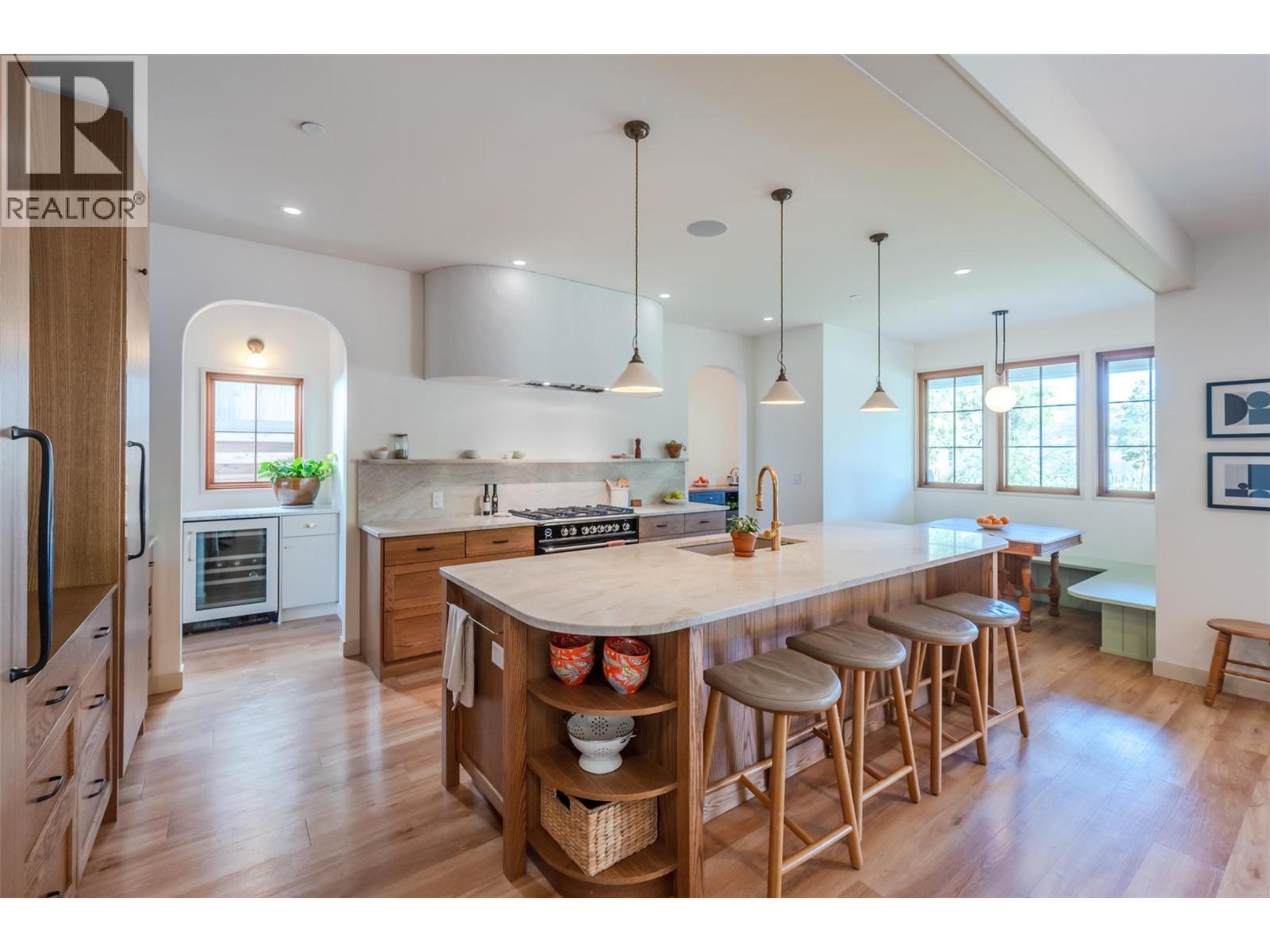 886 Lighthouse Landing