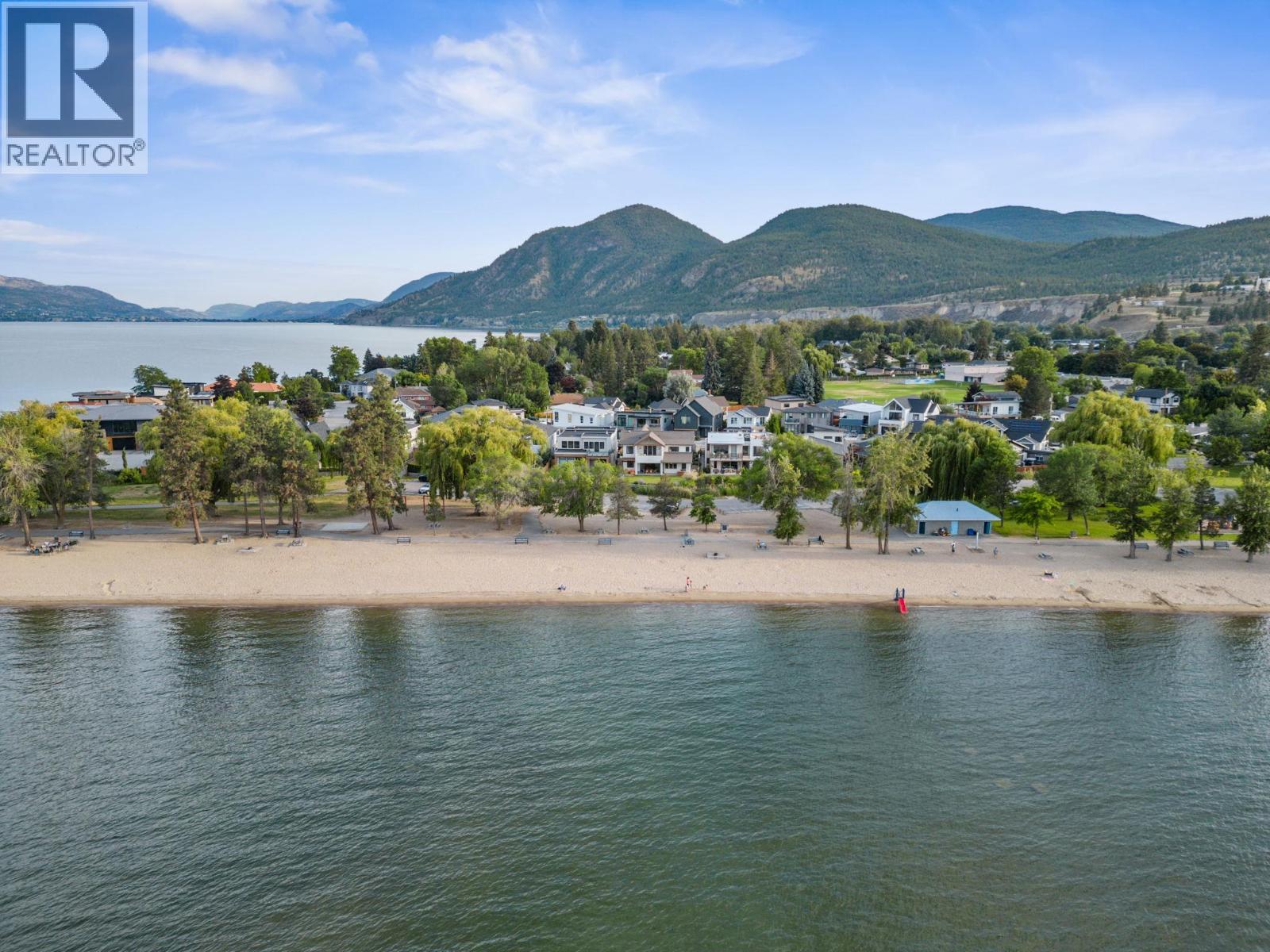 886 Lighthouse Landing