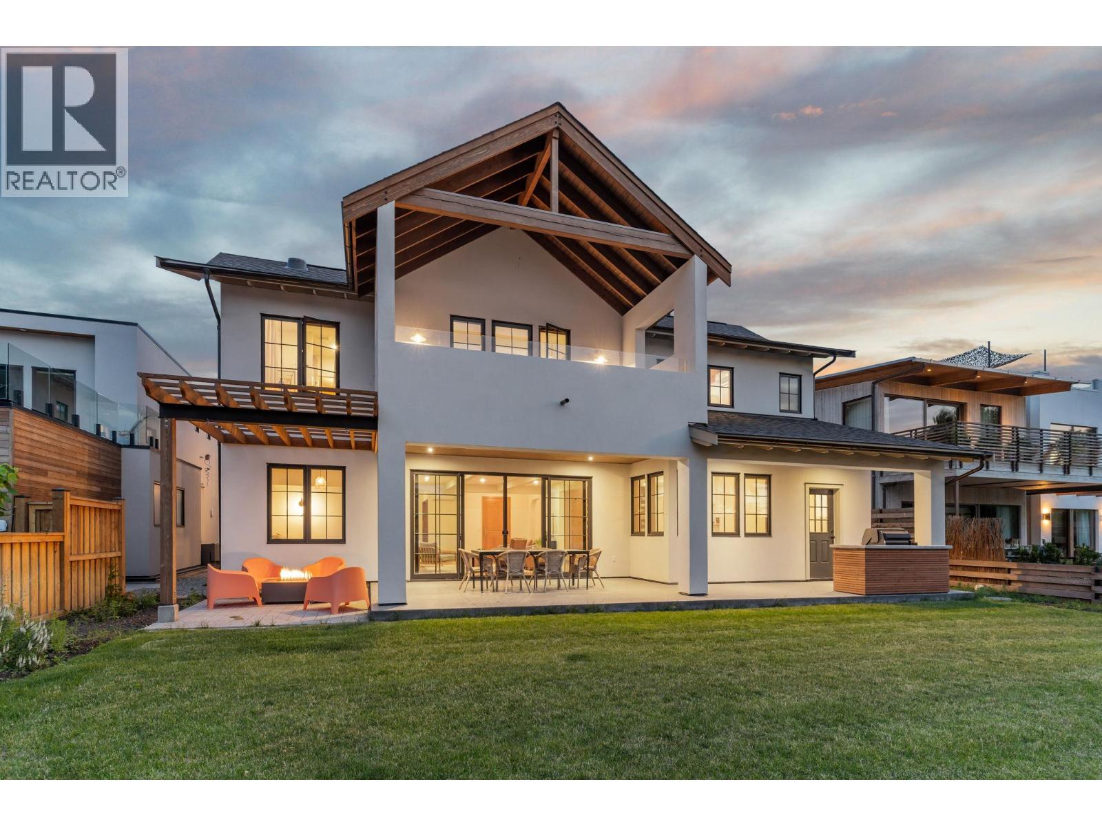 886 Lighthouse Landing