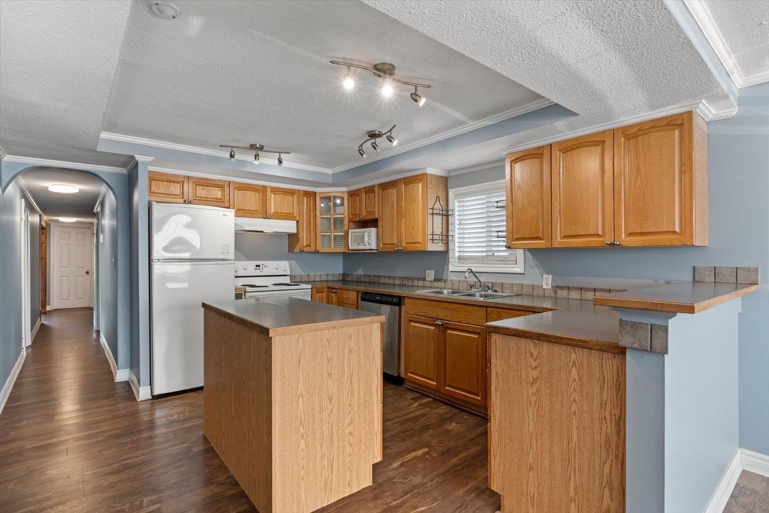 10 45640 WATSON ROAD|Garrison Crossing