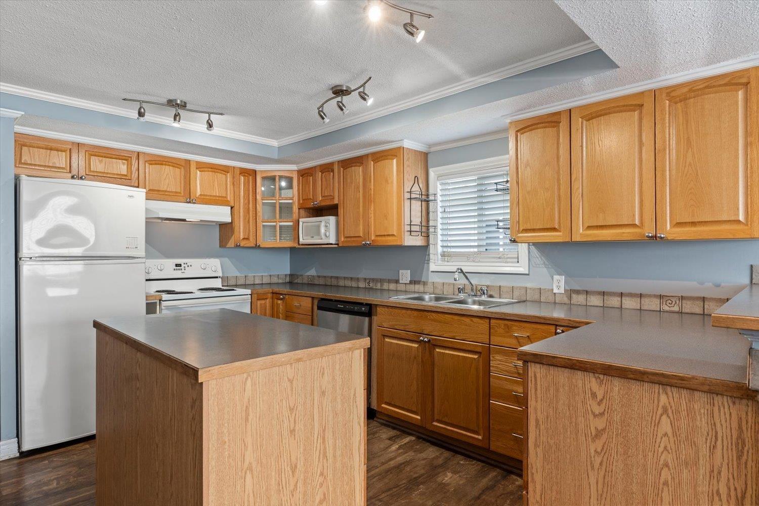 10 45640 WATSON ROAD|Garrison Crossing