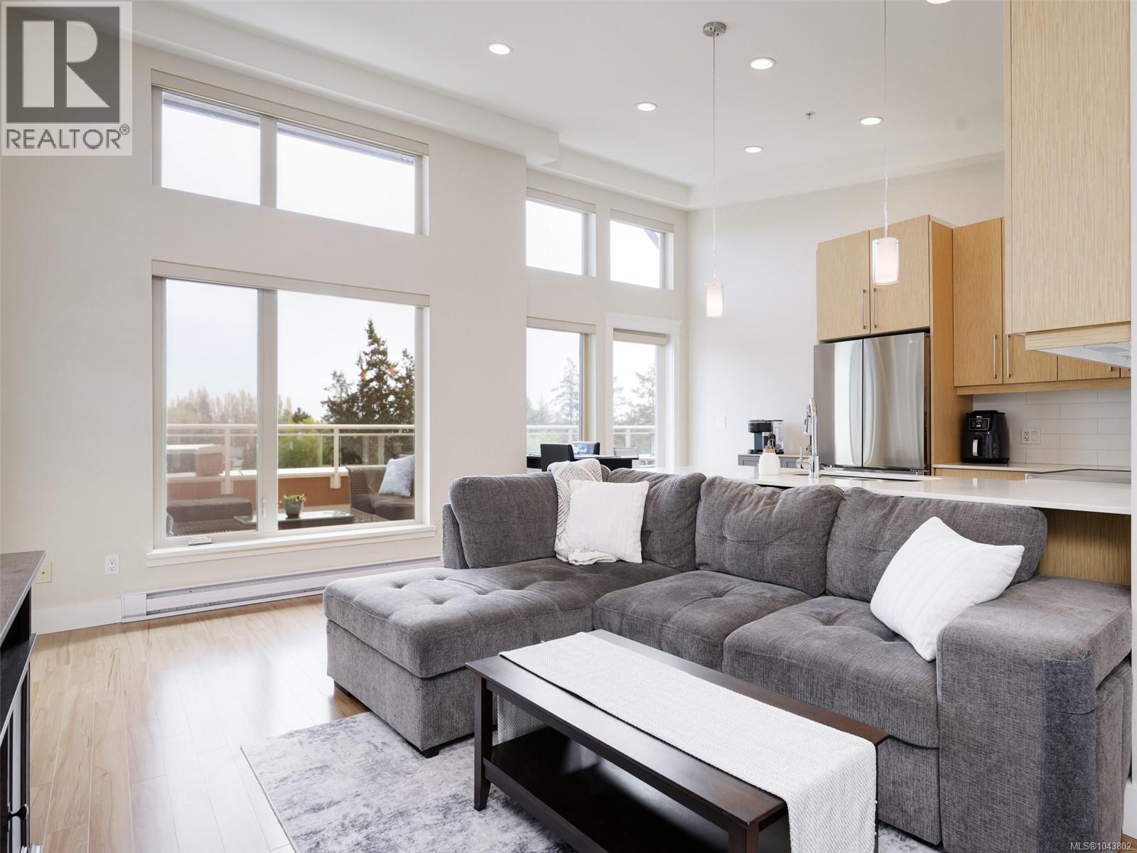 401 7161 West Saanich Rd