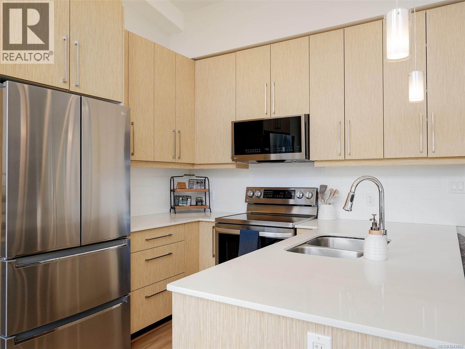 401 7161 West Saanich Rd