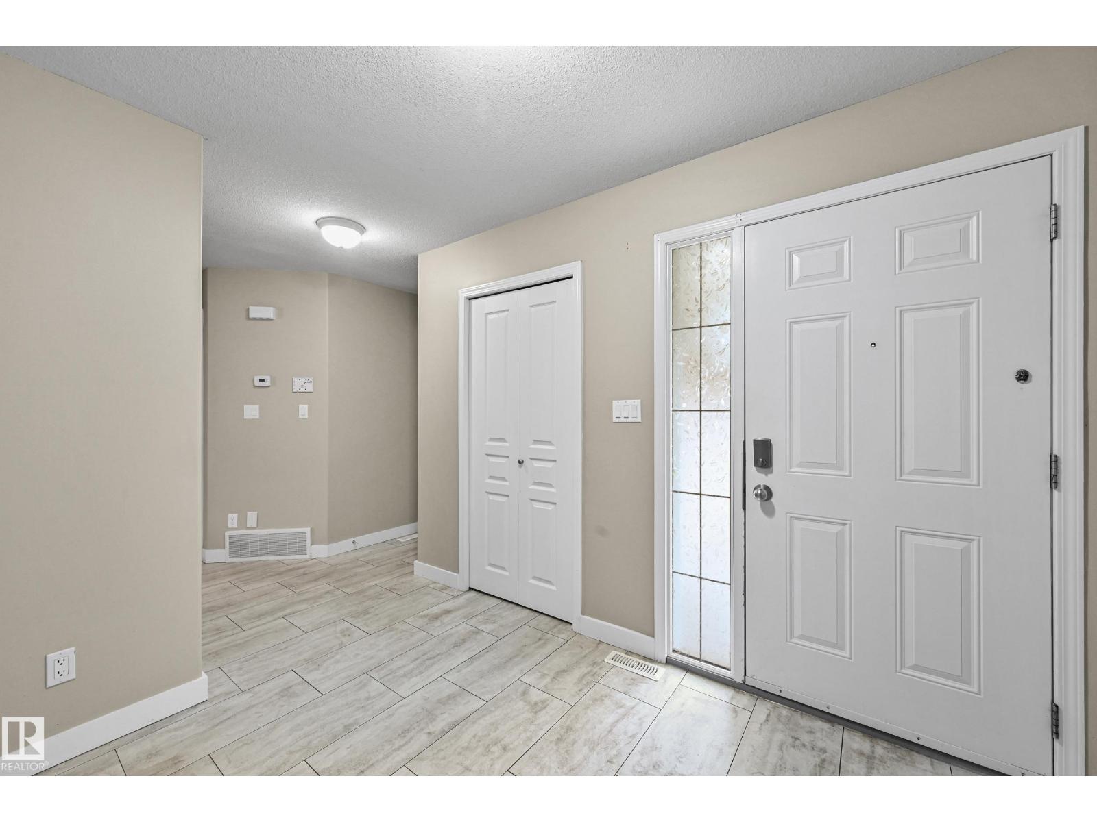 638 LEGER WY NW