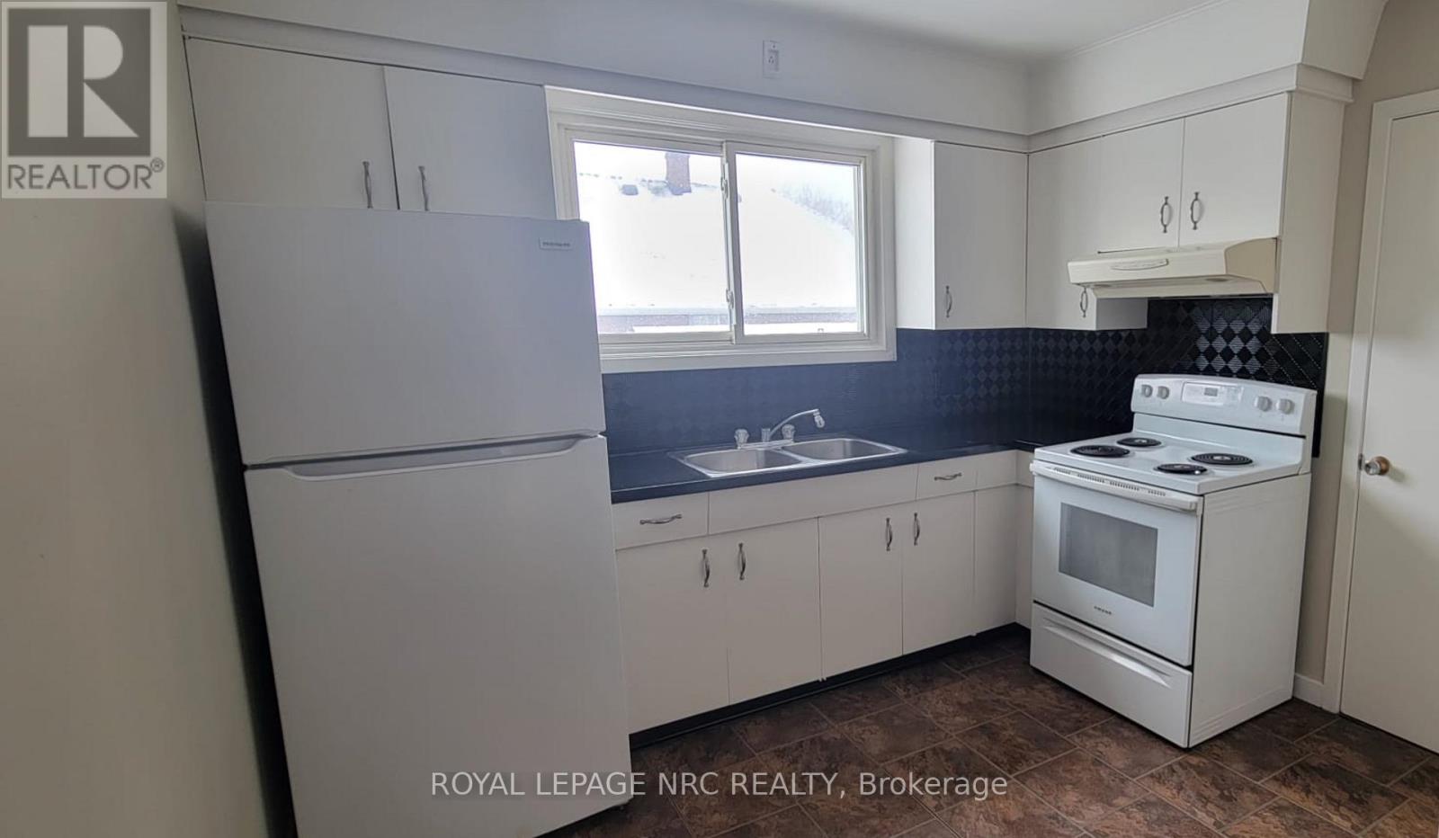 UNIT 1 - 402 FARES STREET