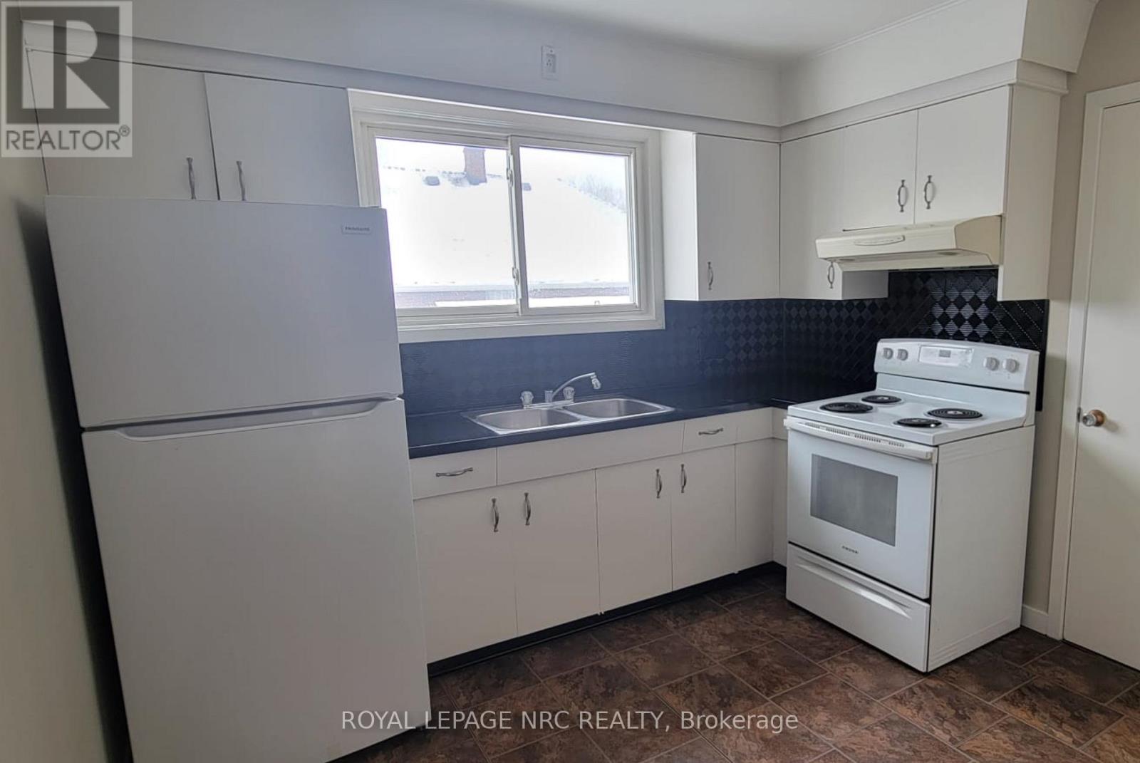 UNIT 1 - 402 FARES STREET