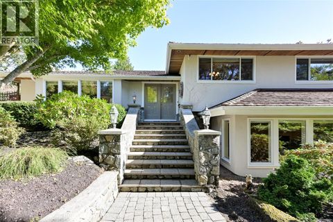 2886 Tudor Ave Saanich BC V8N1M1