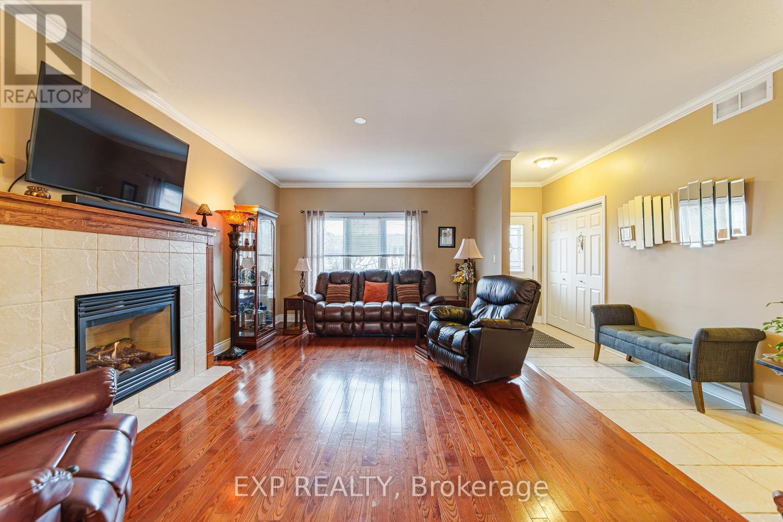 1496 QUEENSDALE AVENUE