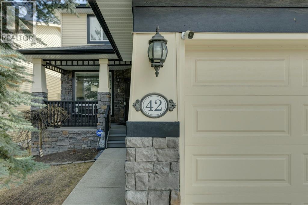 42 Cresthaven Way SW