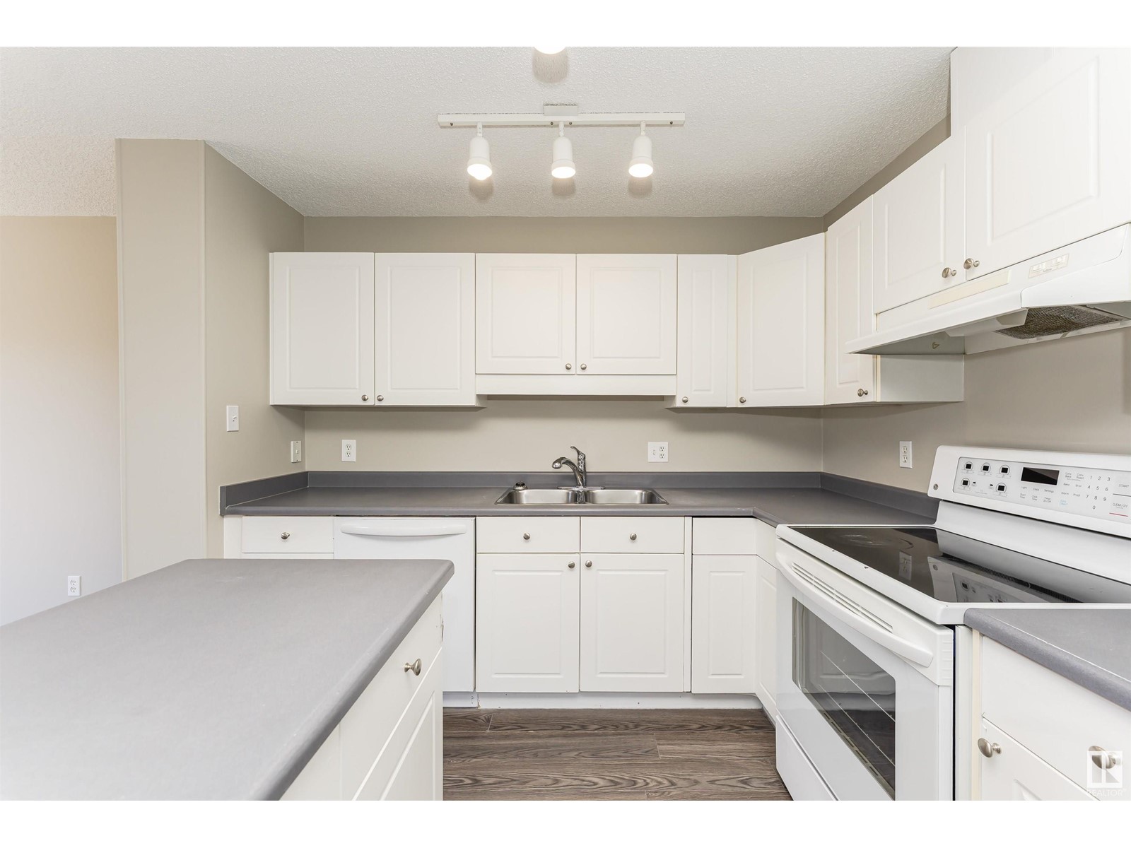 16032 90 ST NW NW