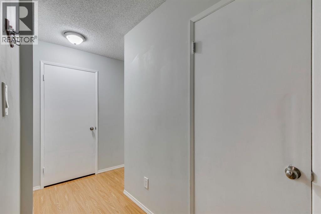 121, 860 Midridge Drive SE