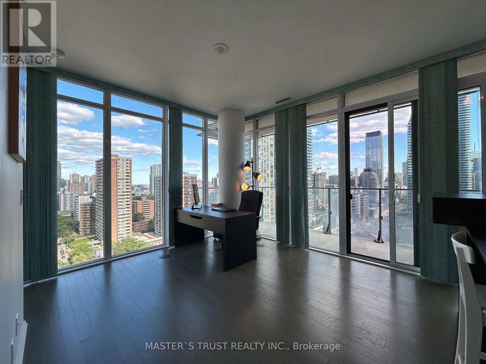 1702 - 75 ST NICHOLAS STREET