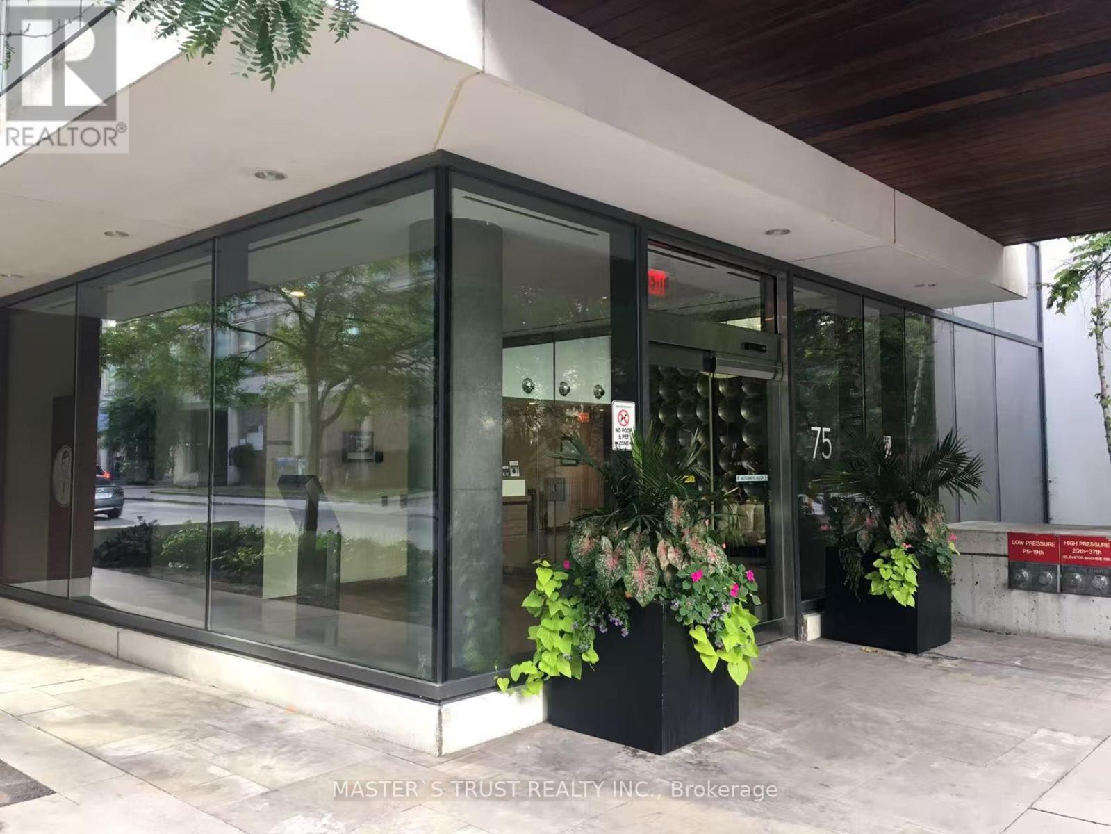 1702 - 75 ST NICHOLAS STREET