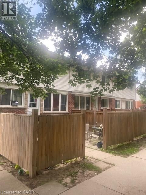 58 HAZELGLEN Drive Kitchener ON N2M2E3