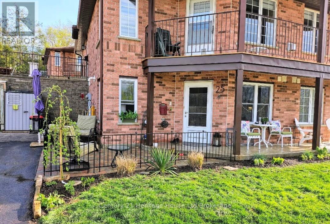 25 - 20 HURON STREET N