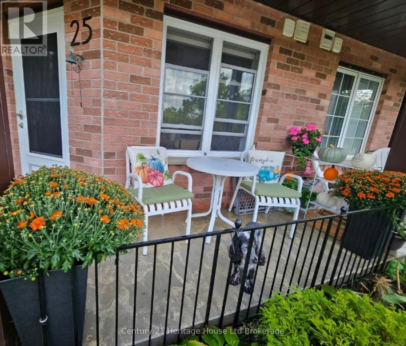 25 - 20 HURON STREET N