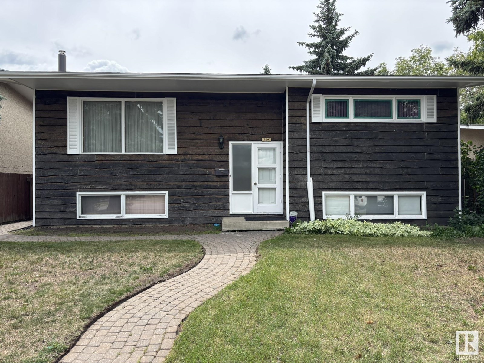 16603 95 AV NW