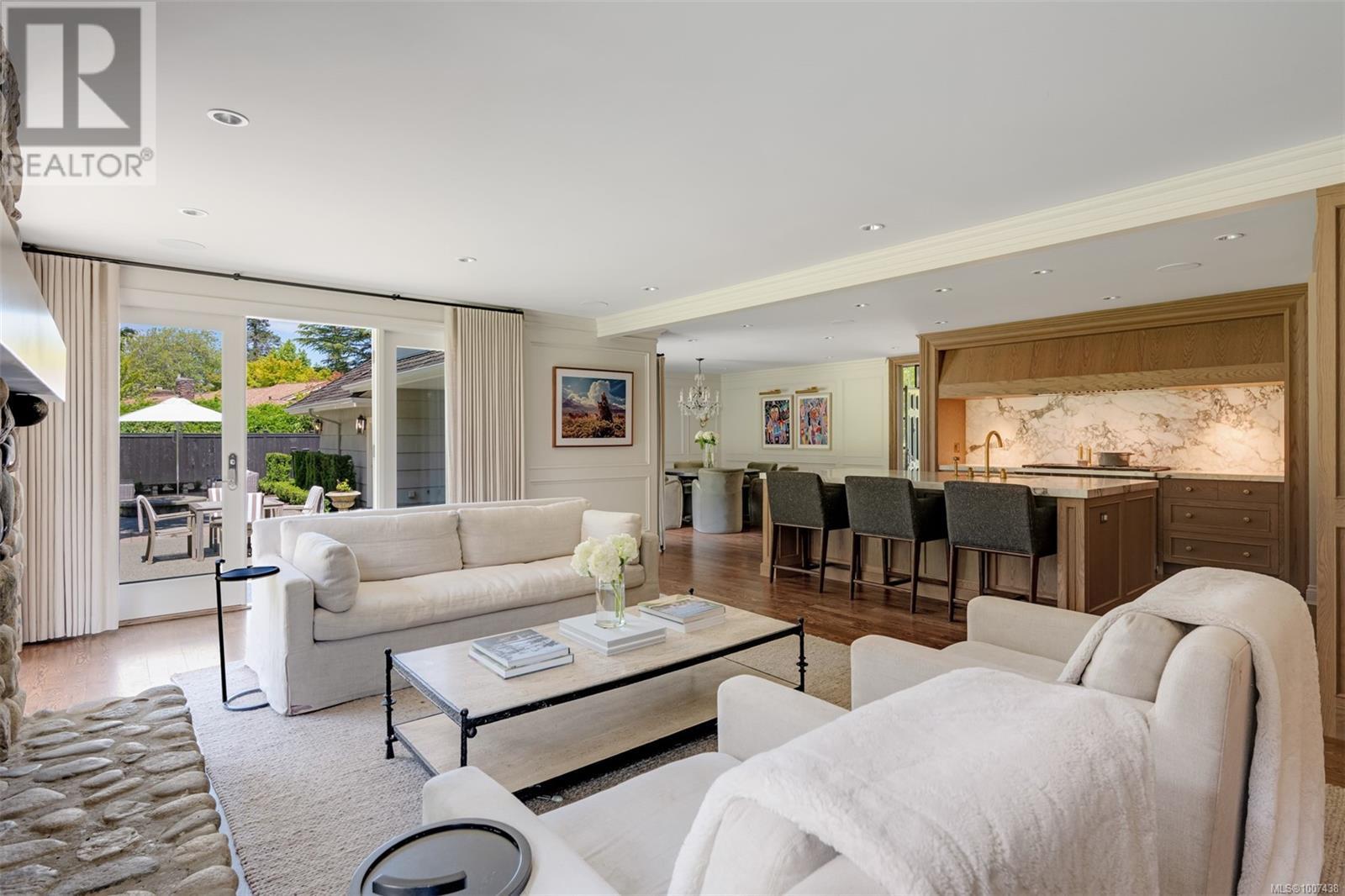 3270 Beach Dr