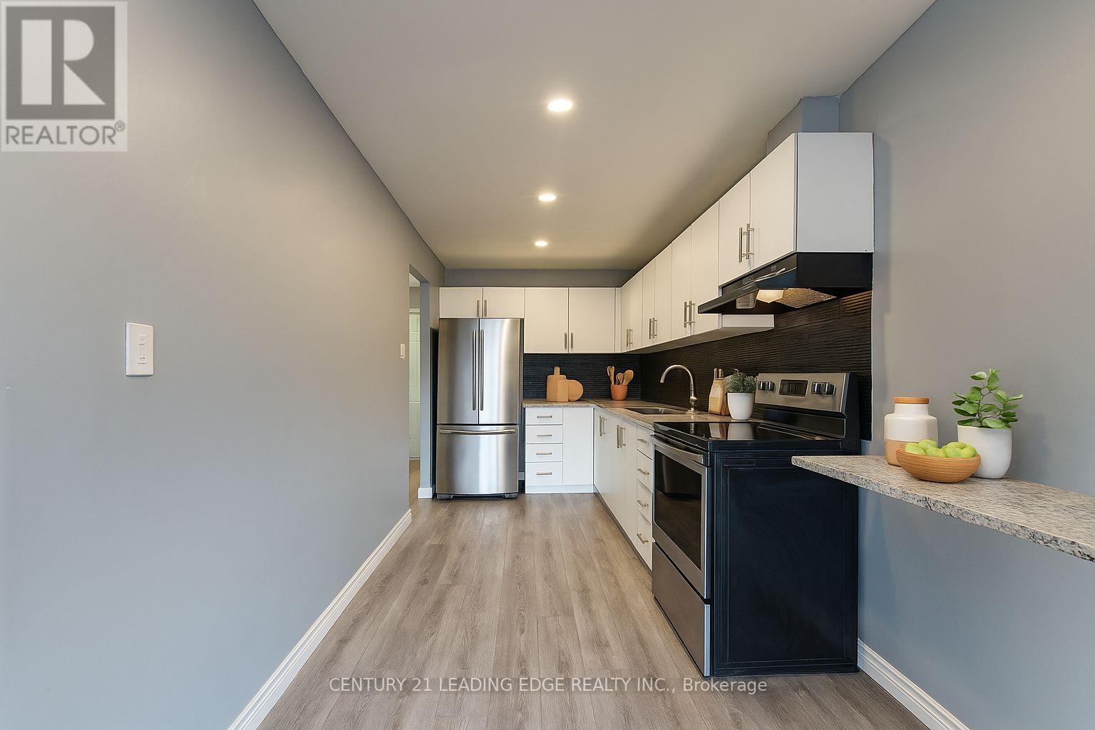 306 - 4062 LAWRENCE AVENUE E