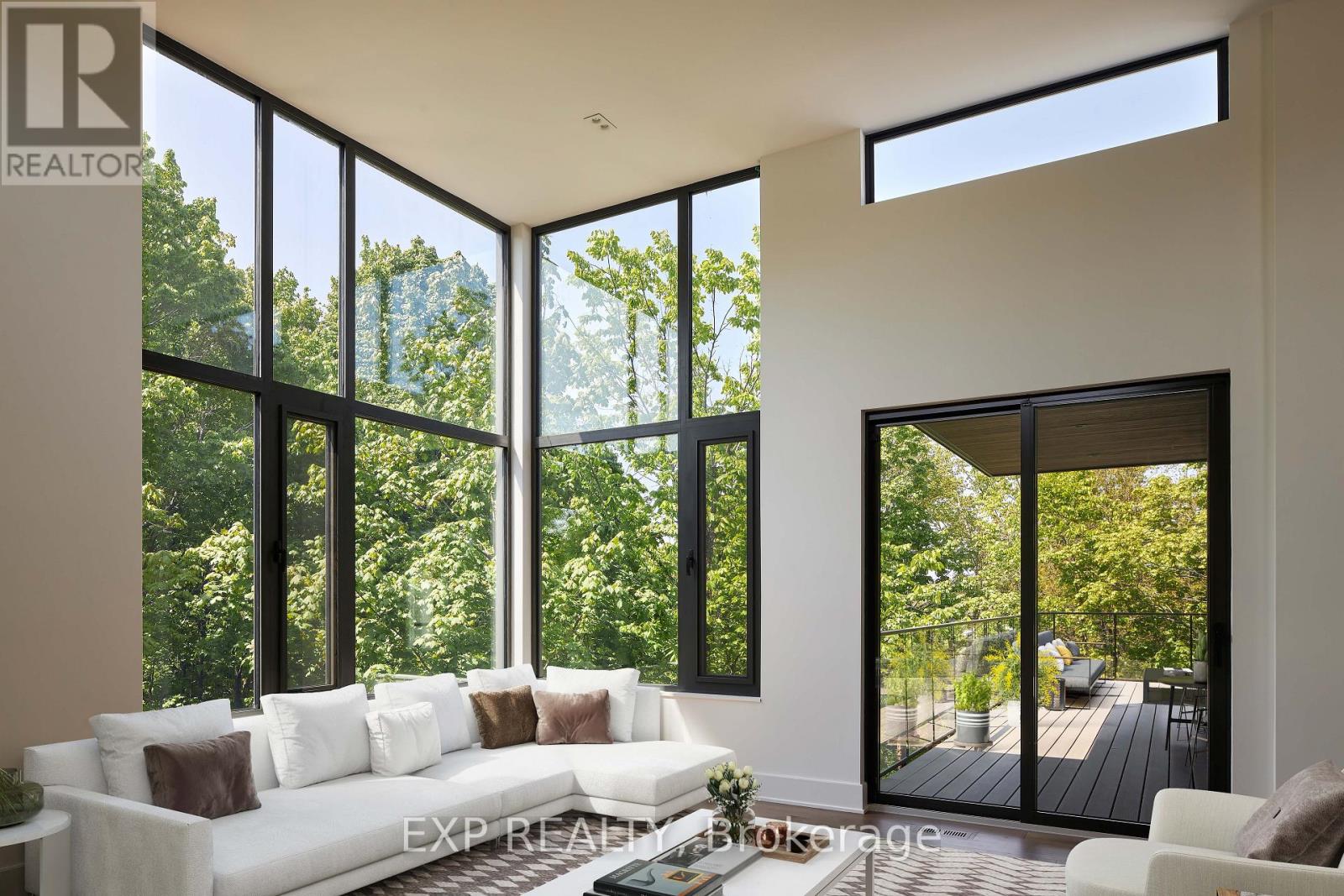32 CLOVELLY ROAD