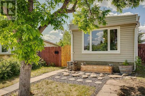 8 Spring Dale Court SE Airdrie AB T4A1N9