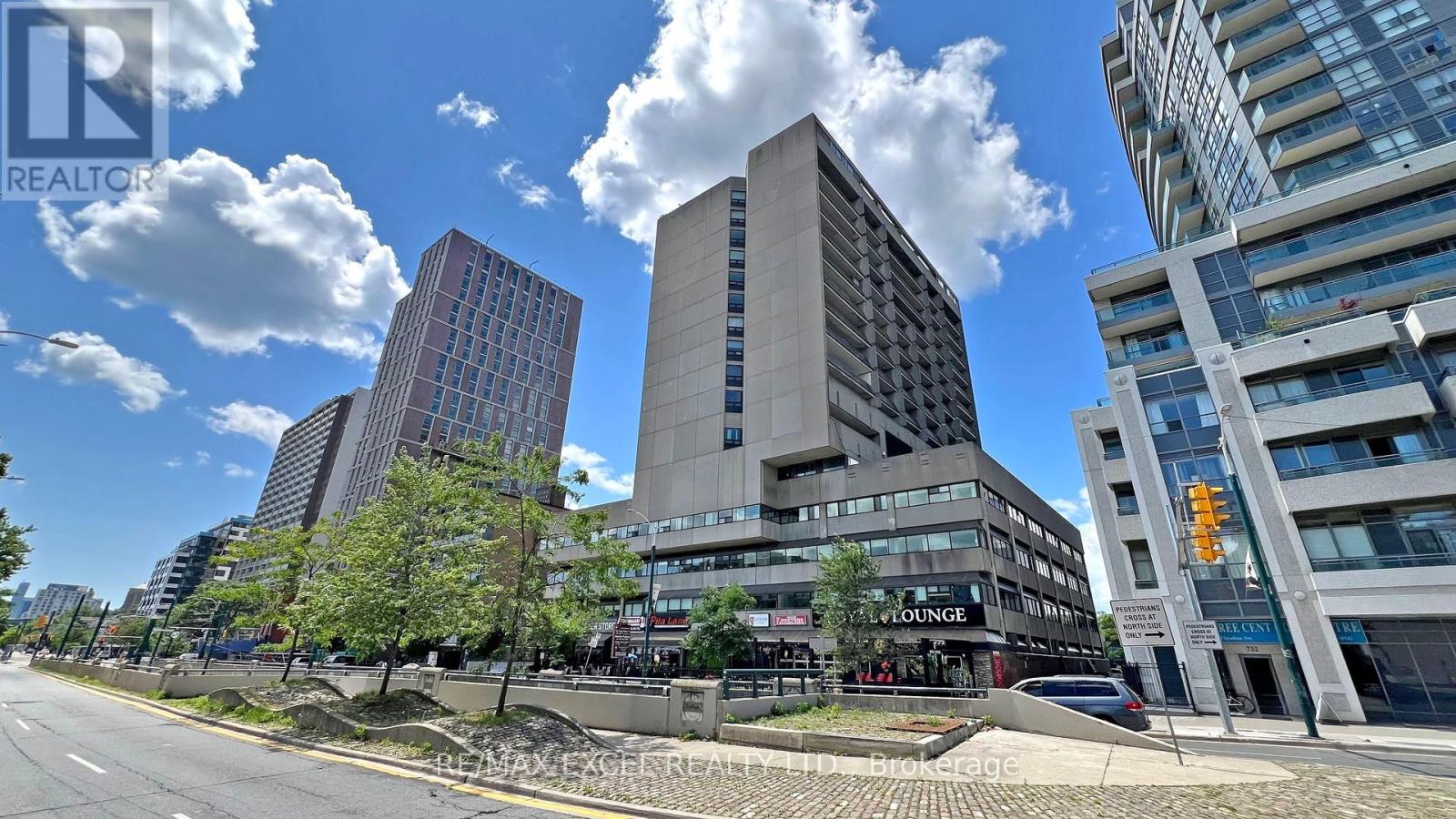 Photo 1 of 40 — 1605 - 720 SPADINA AVENUE Unit 1605, Toronto (University), ON M5S2T9