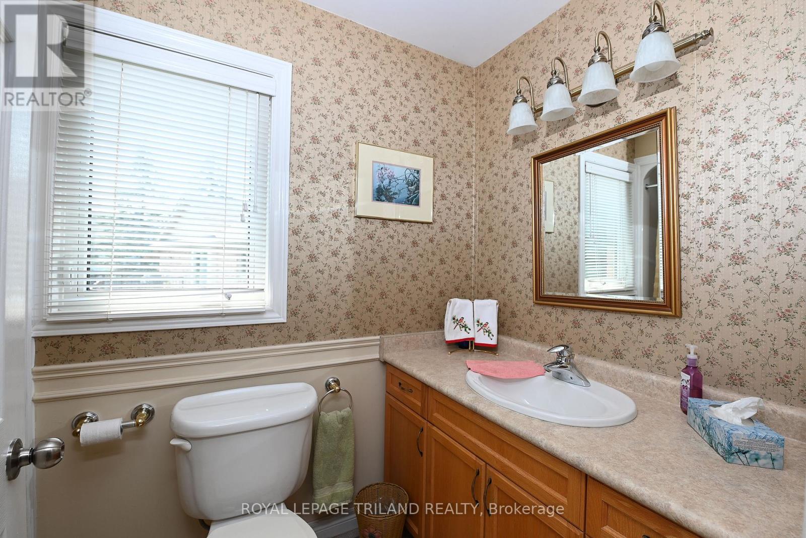 5 - 4067 COLONEL TALBOT ROAD