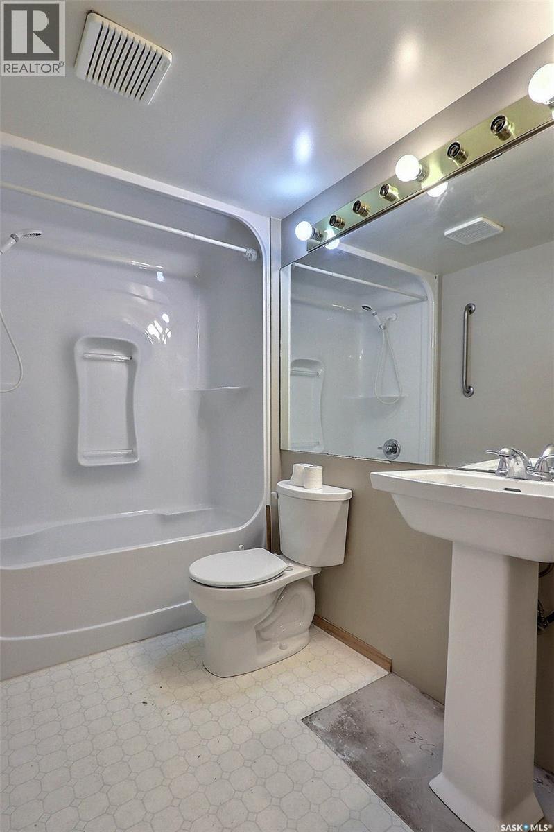 215 305 34th STREET W