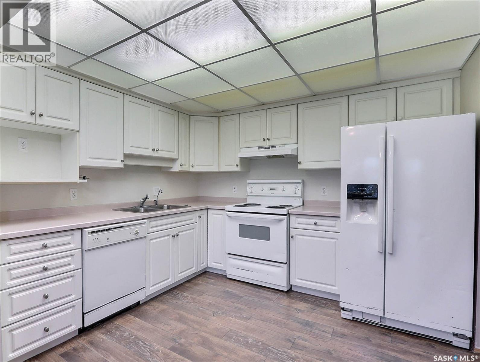 215 305 34th STREET W