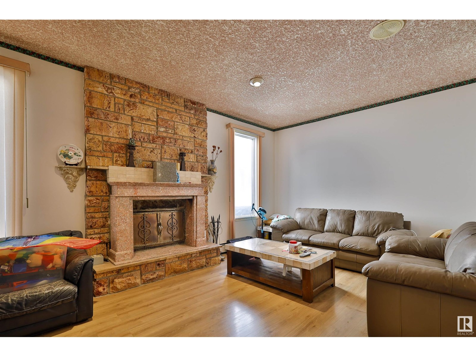 15808 100 ST NW