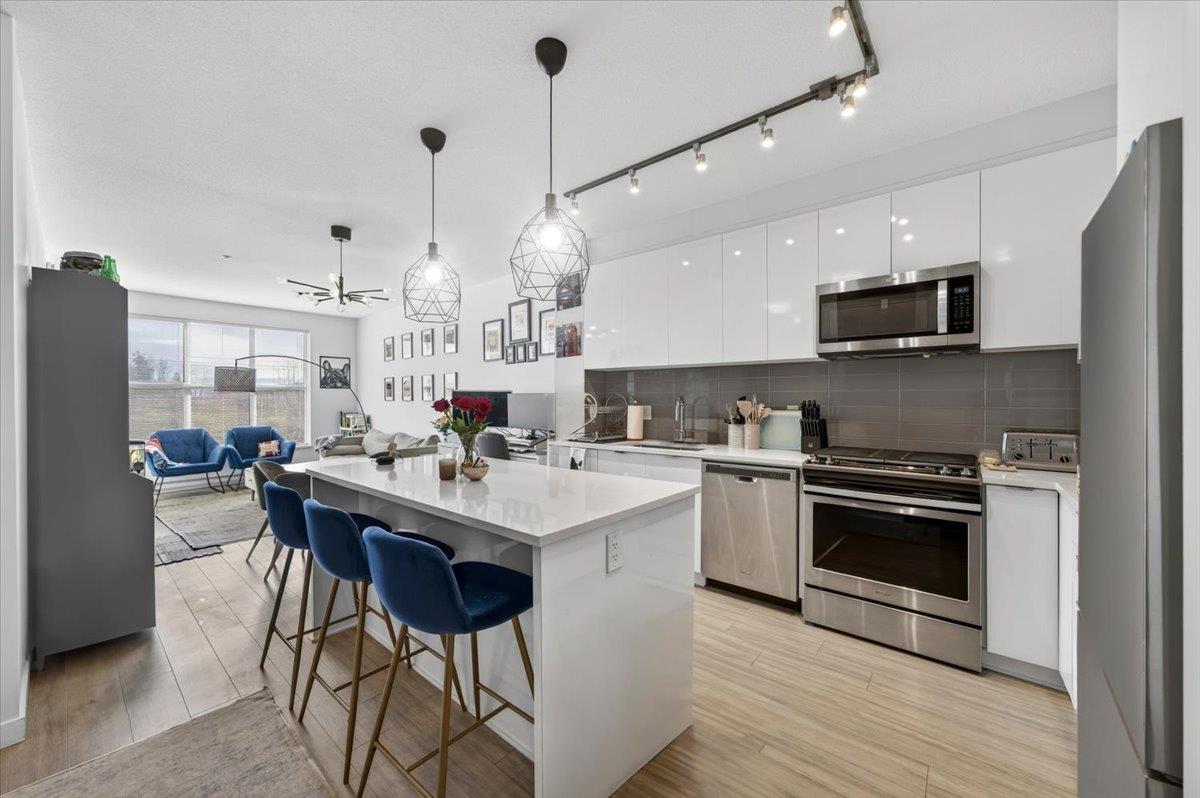 C211 8150 207 STREET